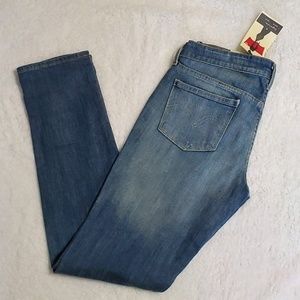 NWT Levi's Slight Curve Modern Rise Skinny